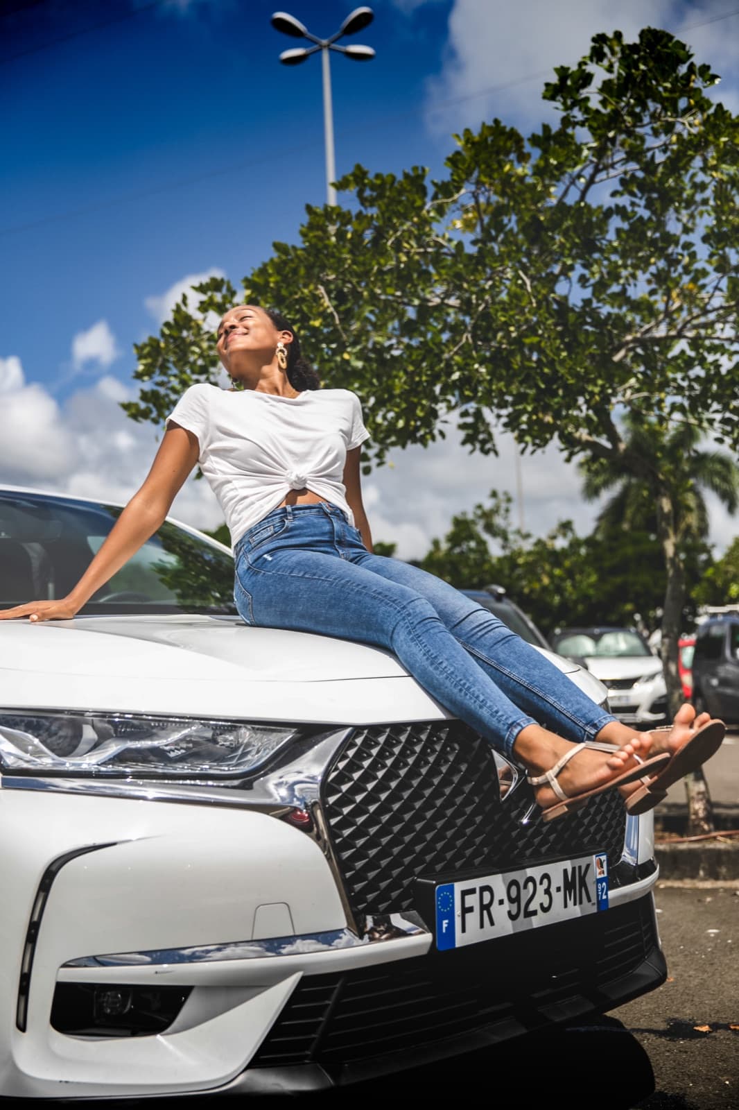 Particulière martiniquaise et sa DS3 Crossback E-Tense équipée d'une borne EZdrive